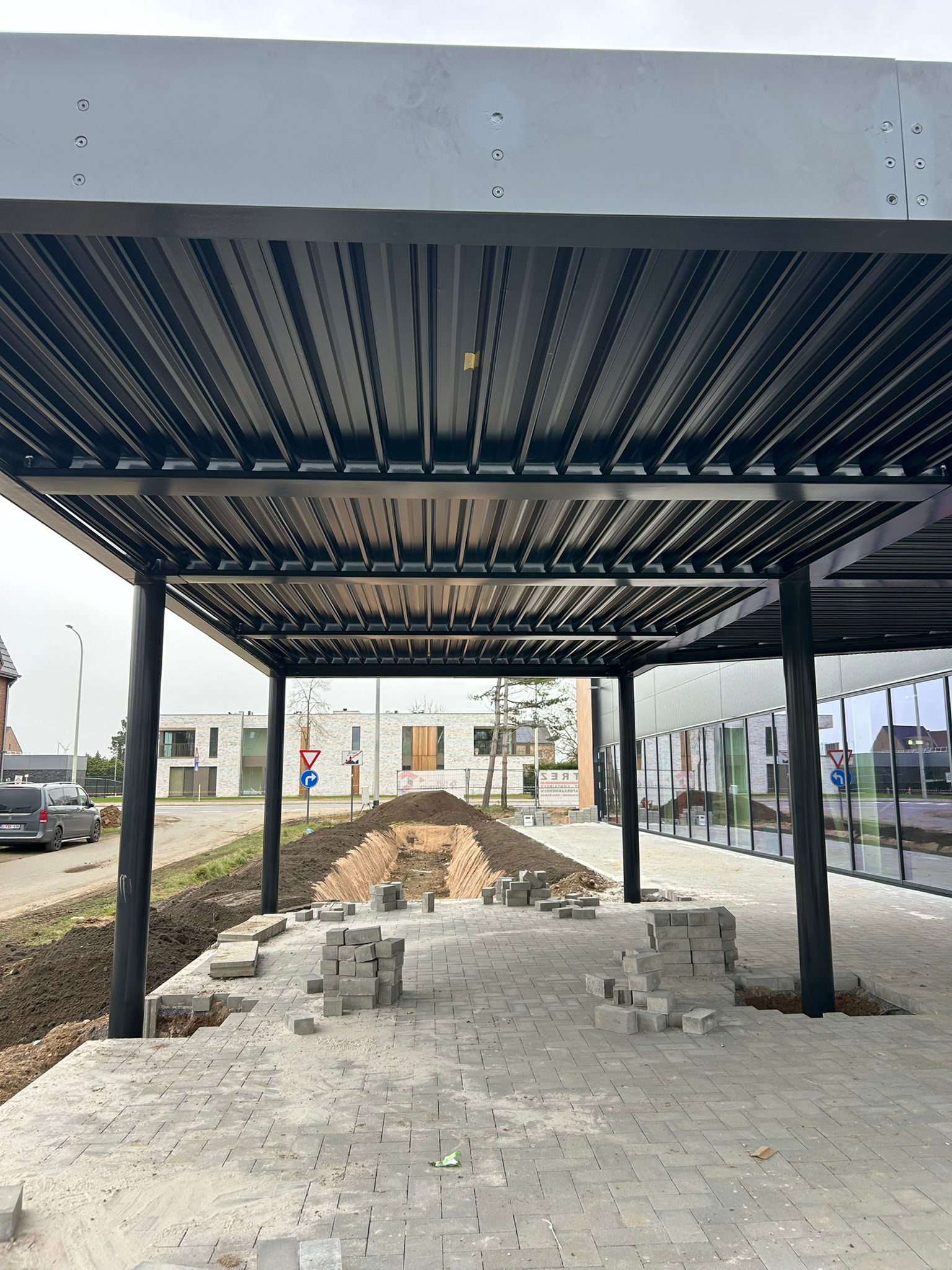 Industriële stalen luifel detailafwerking Antwerpen